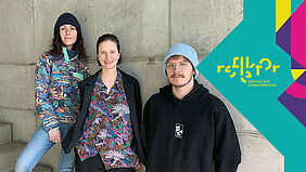 Gruppe Es sind die drei genannten Personen zu sehen.