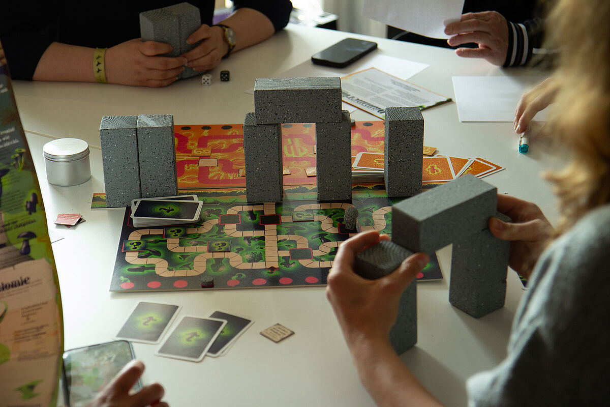 Nahaufnahme des Spielbretts „Dämmerland“.